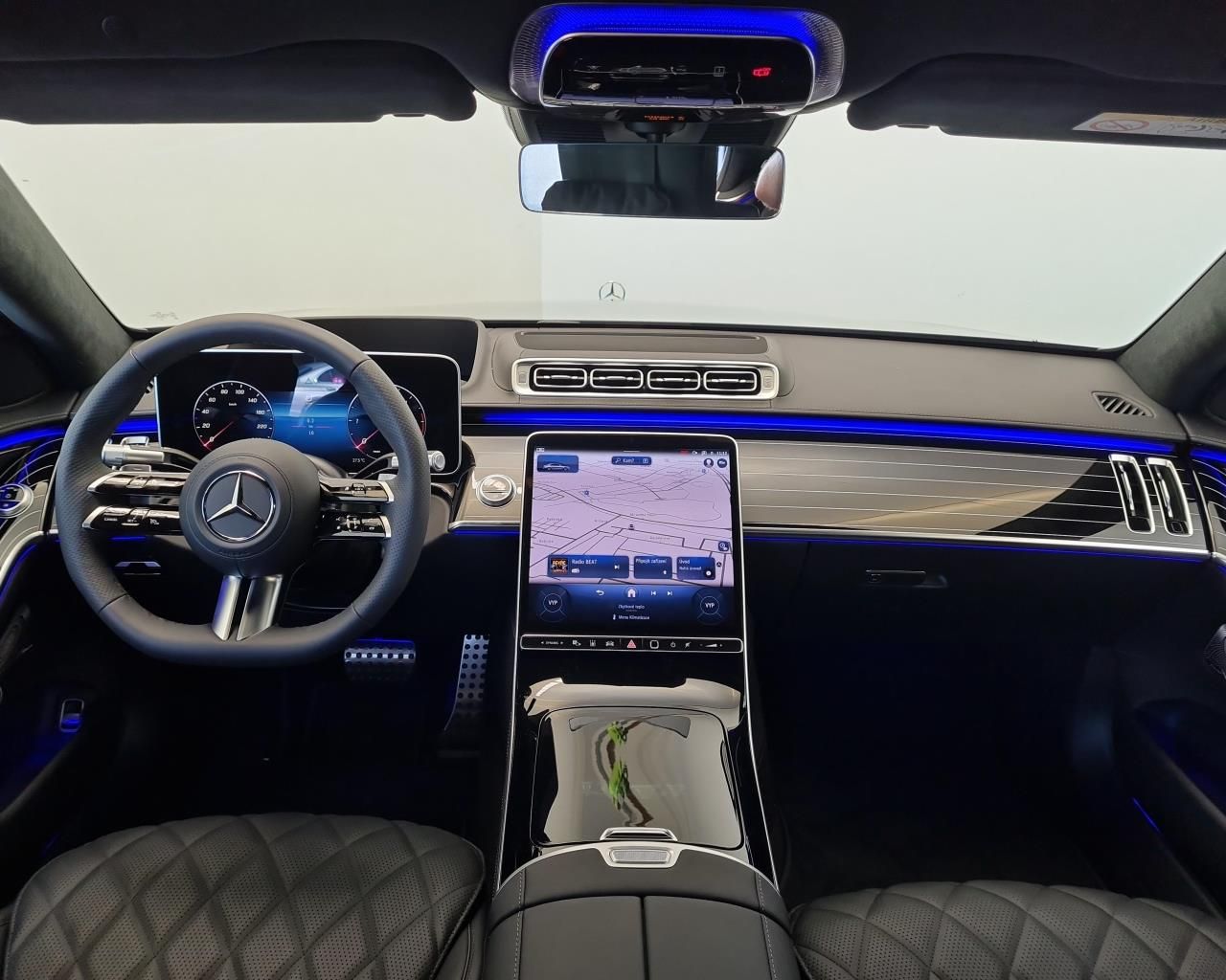 MERCEDES S 450d 4MATIC AMG LONG | FACELIFT | SKLADEM | české předváděcí auto | luxusní prodloužená limuzína | nafta 390 koní | černá s černou kůží | maximální výbava | VIP sleva | nákup online | AUTOiBUY.com